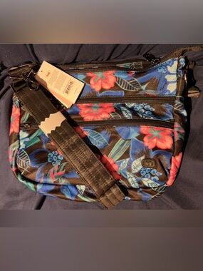 Lug Slider FS Crossbody Bag in Resort Black